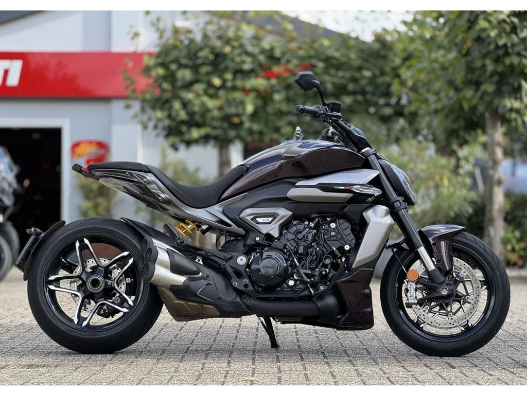 Ducati Diavel V4