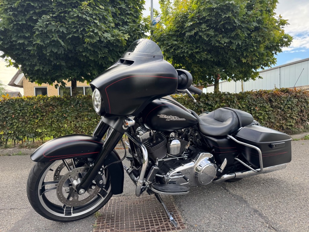 Harley-Davidson FLHXS Street Glide Special