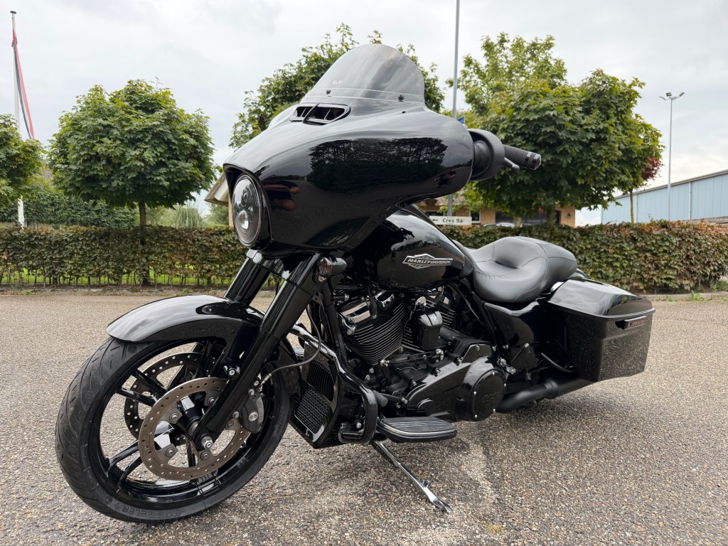 Harley-Davidson FLHXS Street Glide Special