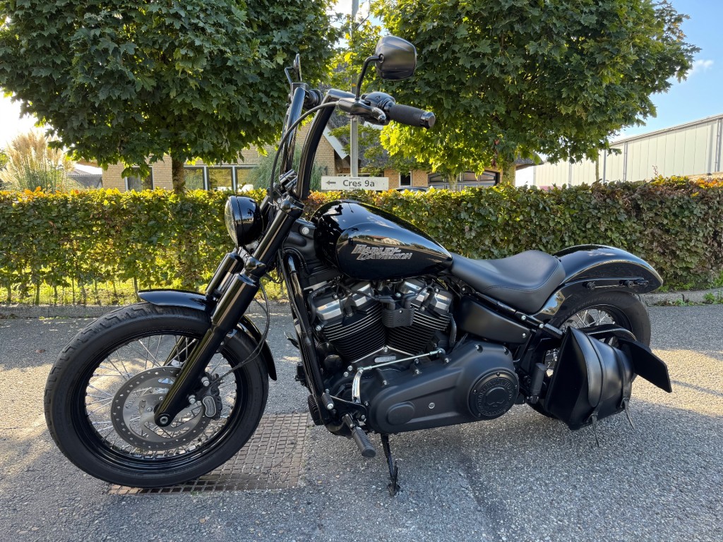 Harley-Davidson FXBB Softail Street Bob 107