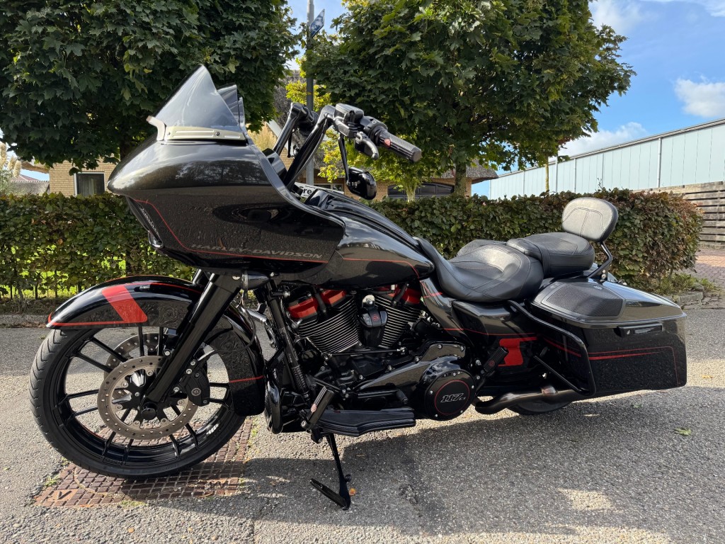 Harley-Davidson FLTRXSE CVO Road Glide