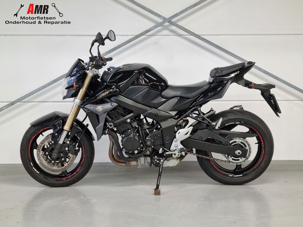 Suzuki GSR 750