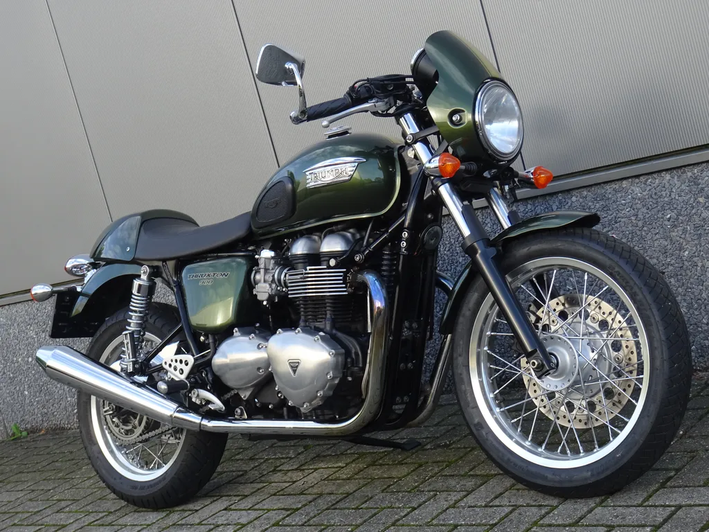 Triumph Thruxton 900