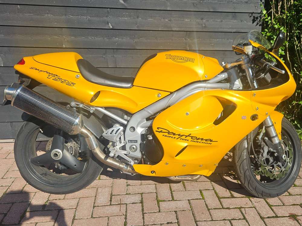 Triumph Daytona T595
