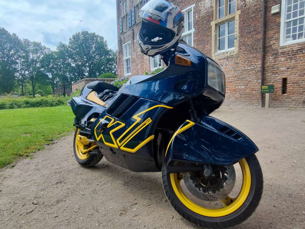 BMW K1