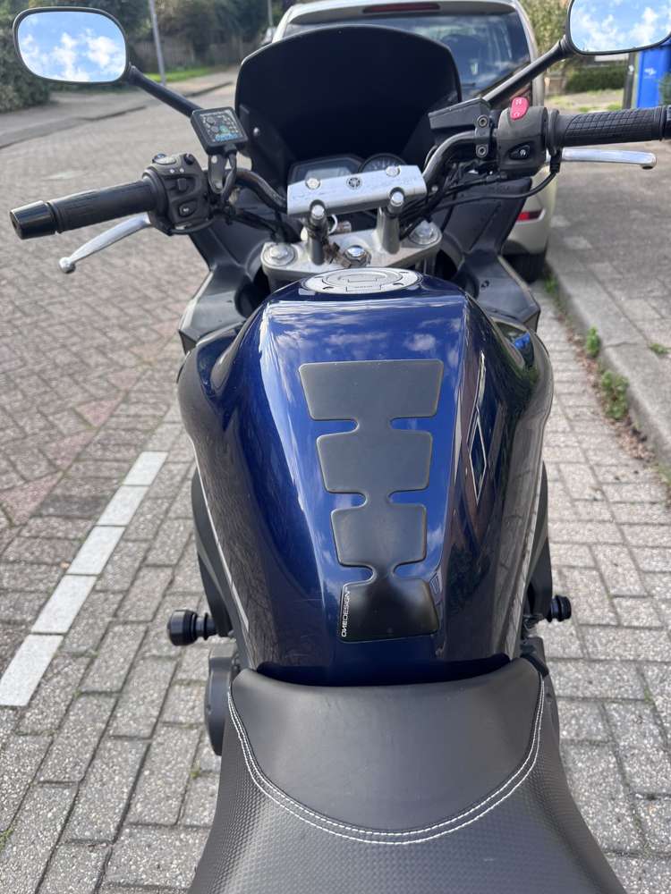 Yamaha FZR 600