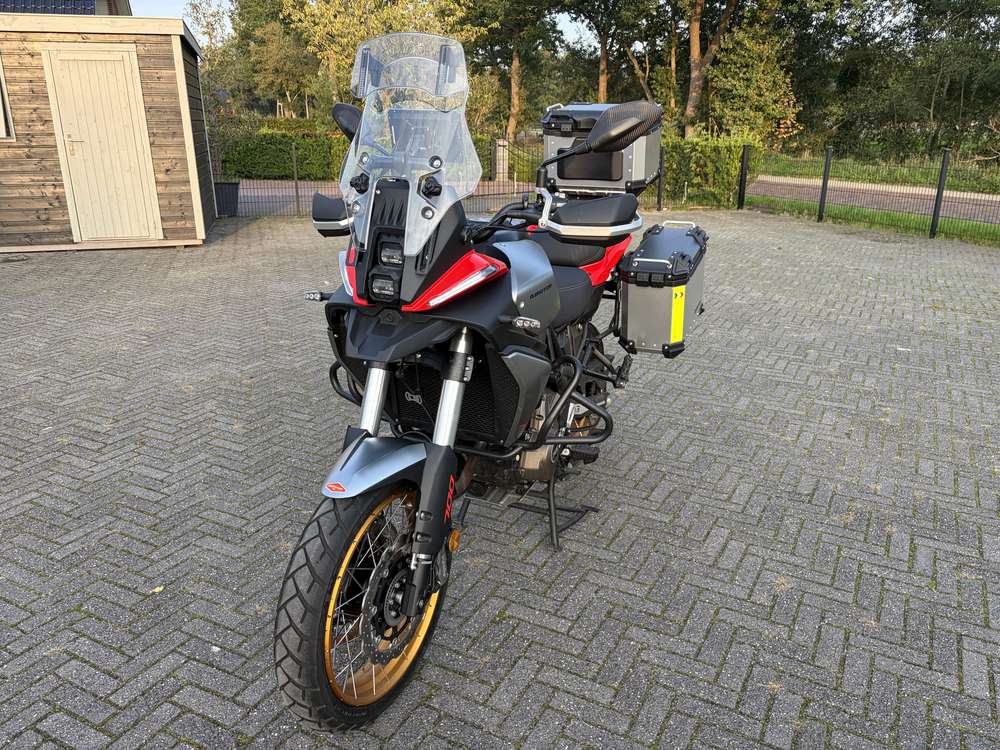 Qjmotor SRT 700 X