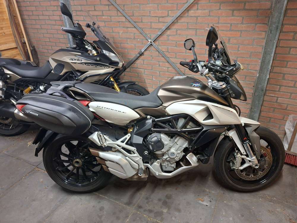 MV Agusta Stradale 800