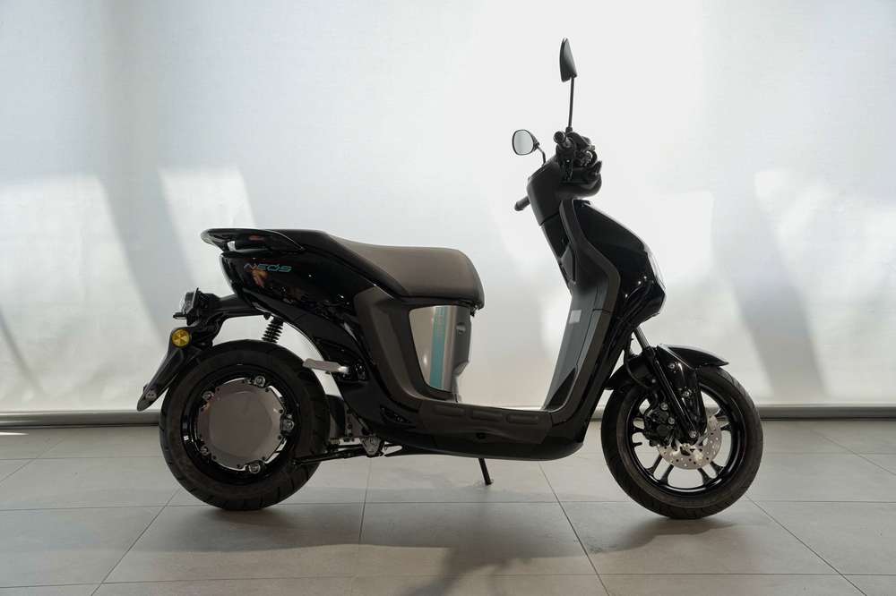 Yamaha NEO's Dual Battery