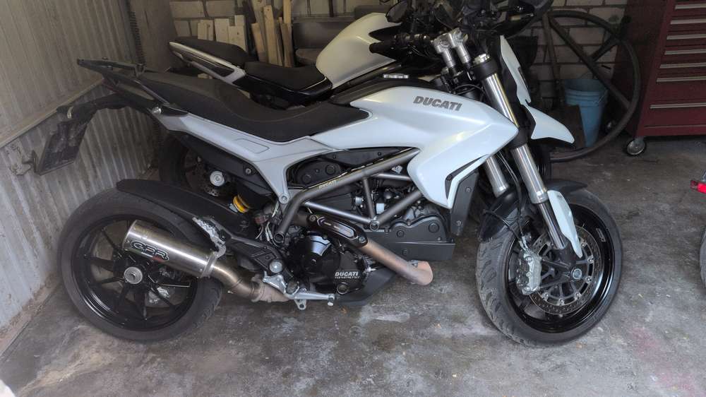 Ducati Hyperstrada 820