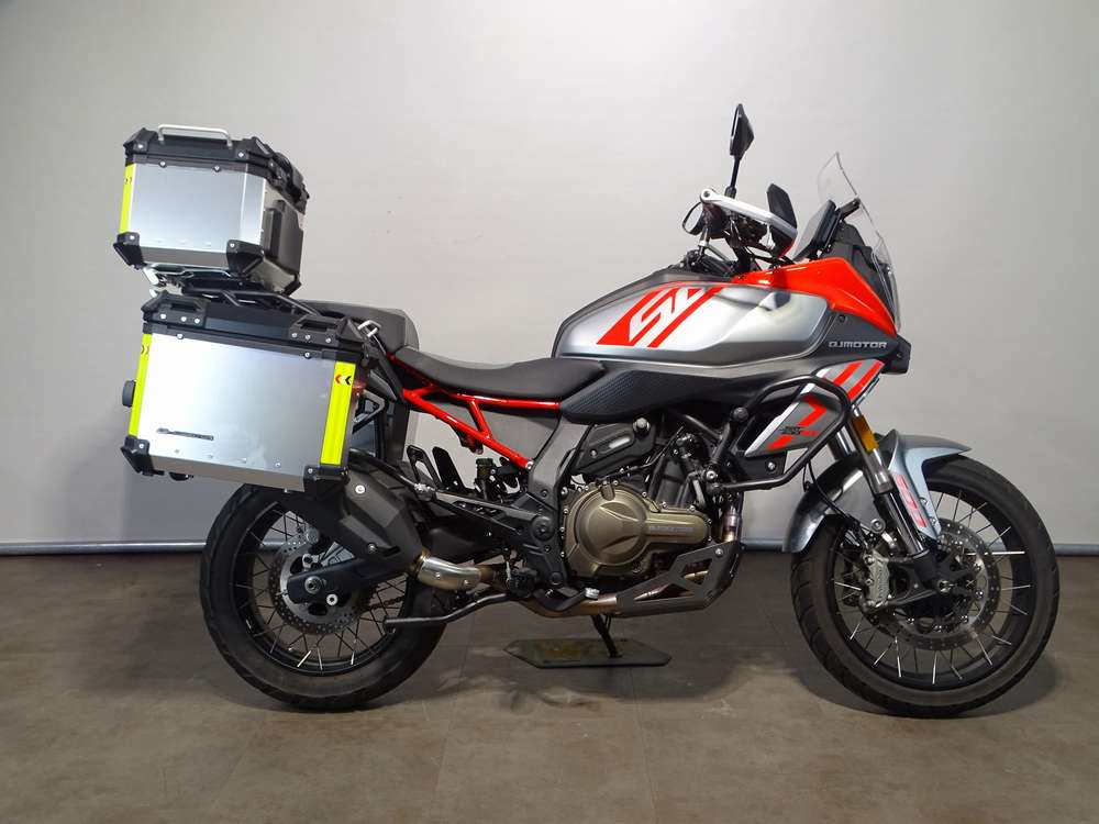 Qjmotor SRT 600 X