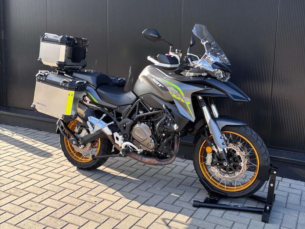 Qjmotor SRT 700 X