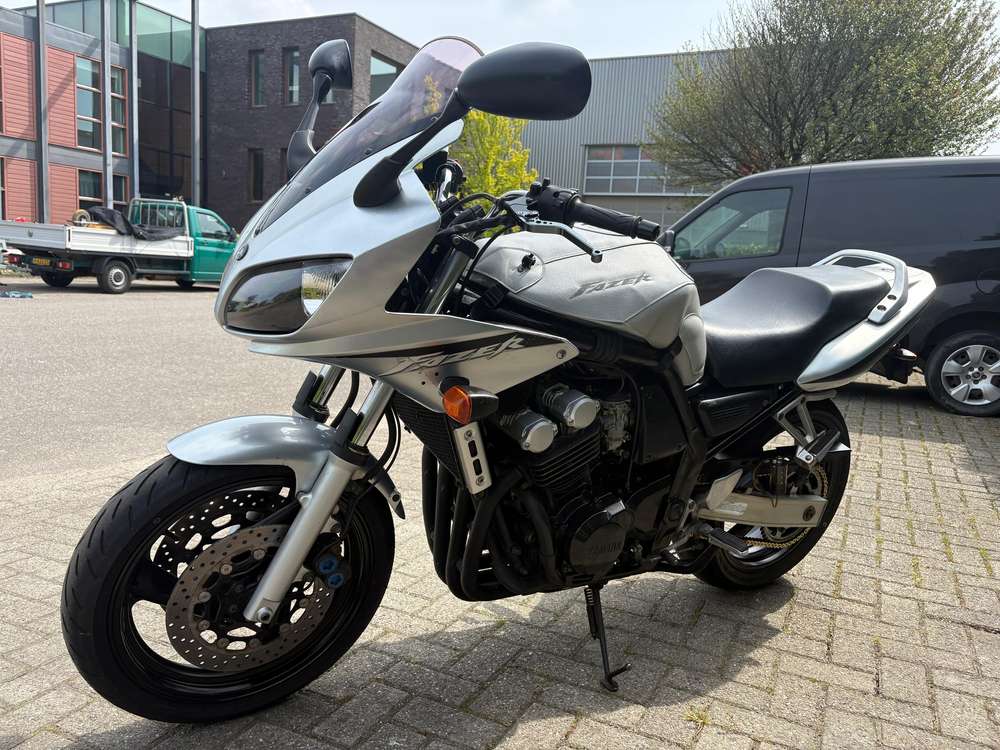 Yamaha FZR 600