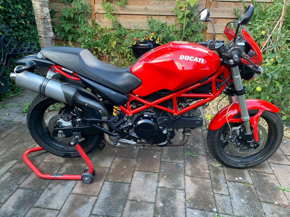 Ducati Monster 695