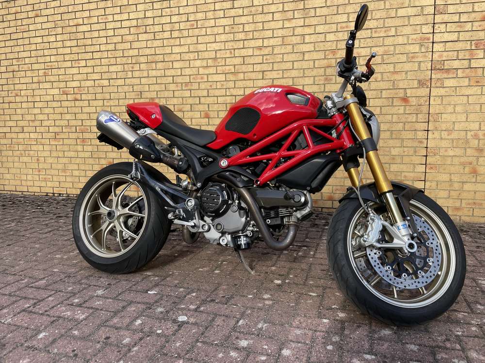 Ducati Monster 1100S