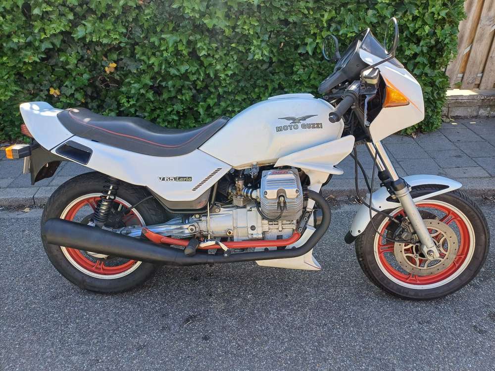 Moto Guzzi V 65 Lario
