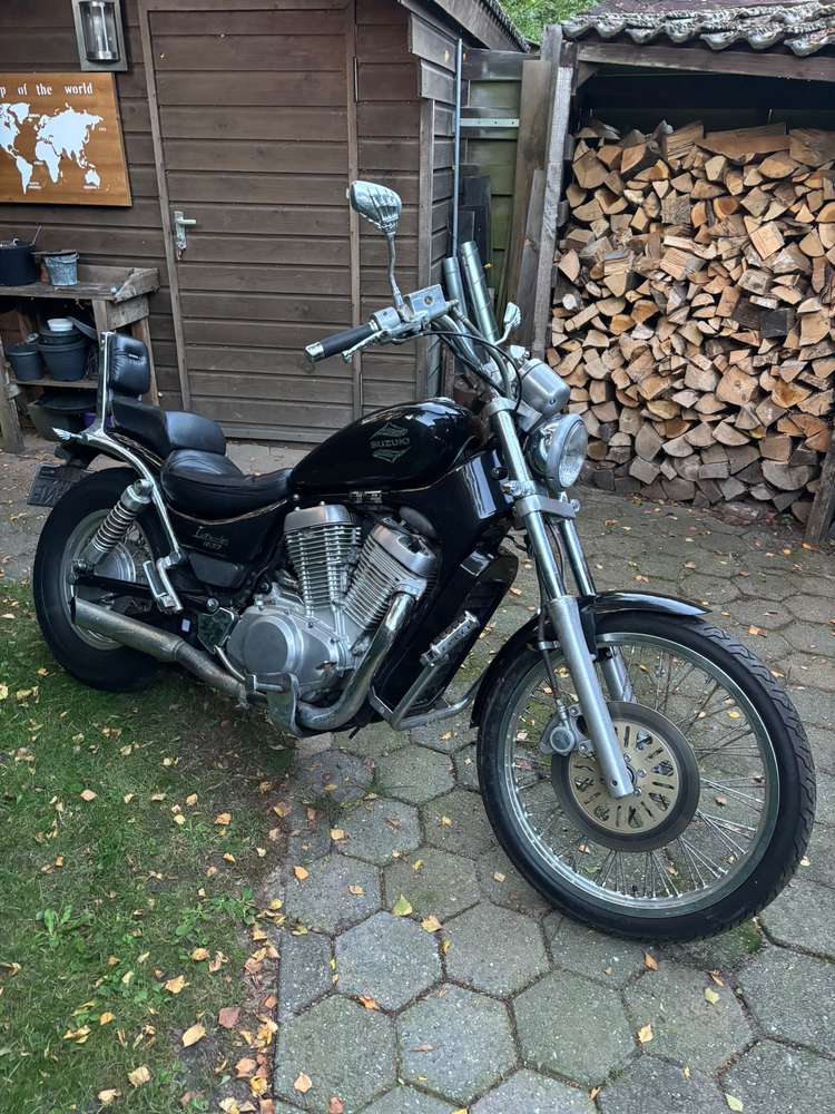 Suzuki Intruder C800