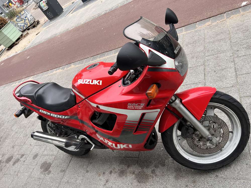 Suzuki GSX 600F