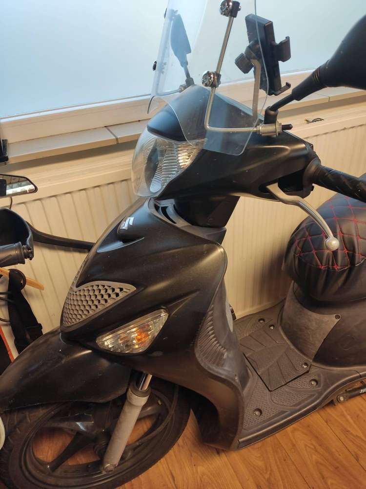 Suzuki UX 150