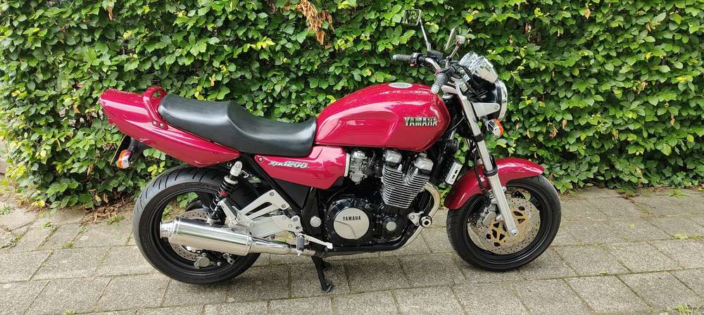 Yamaha XJR 1200