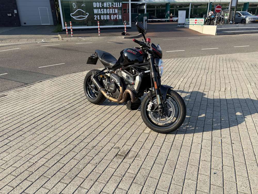 Ducati Monster 1200R