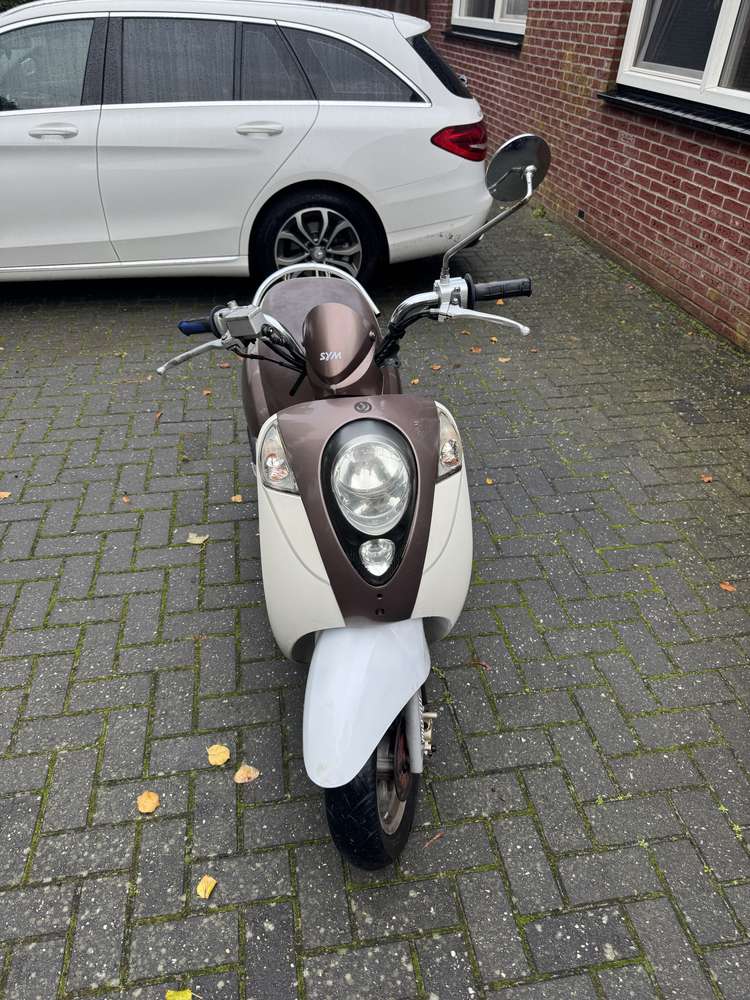 Sym Mio