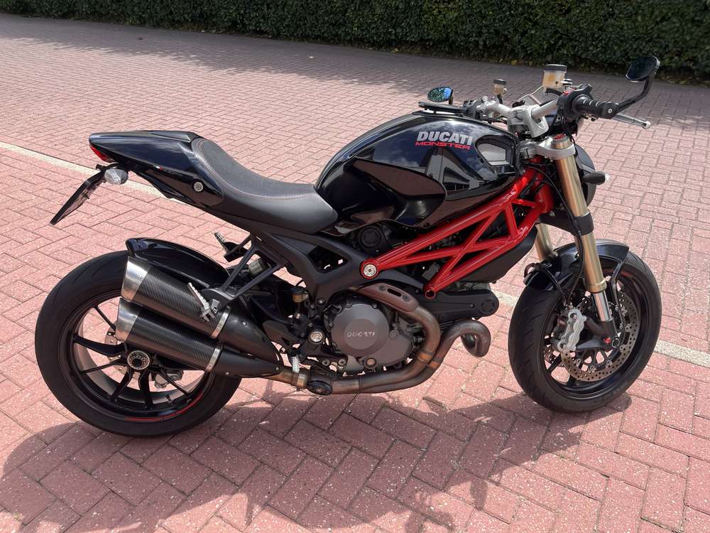 Ducati Monster 1100 EVO