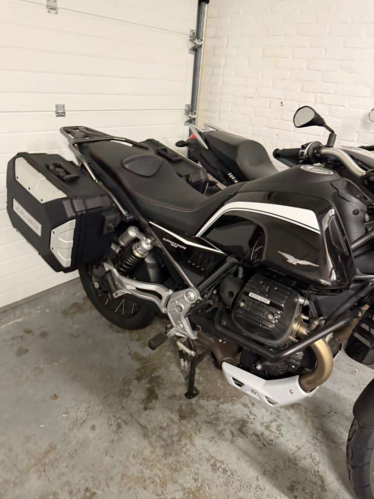 Moto Guzzi V85 TT Guardia d'Onore