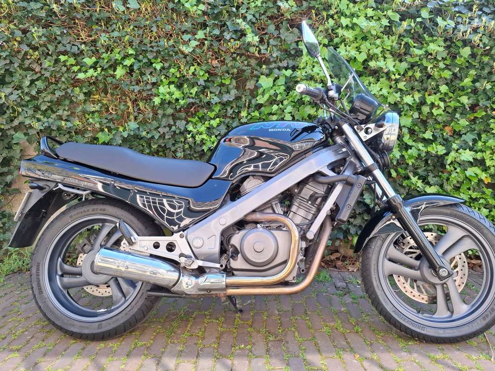 Honda NTV 650 Revere