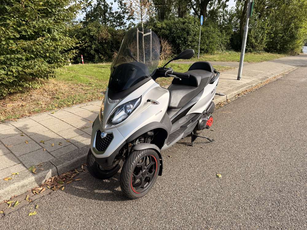 Piaggio MP3 500