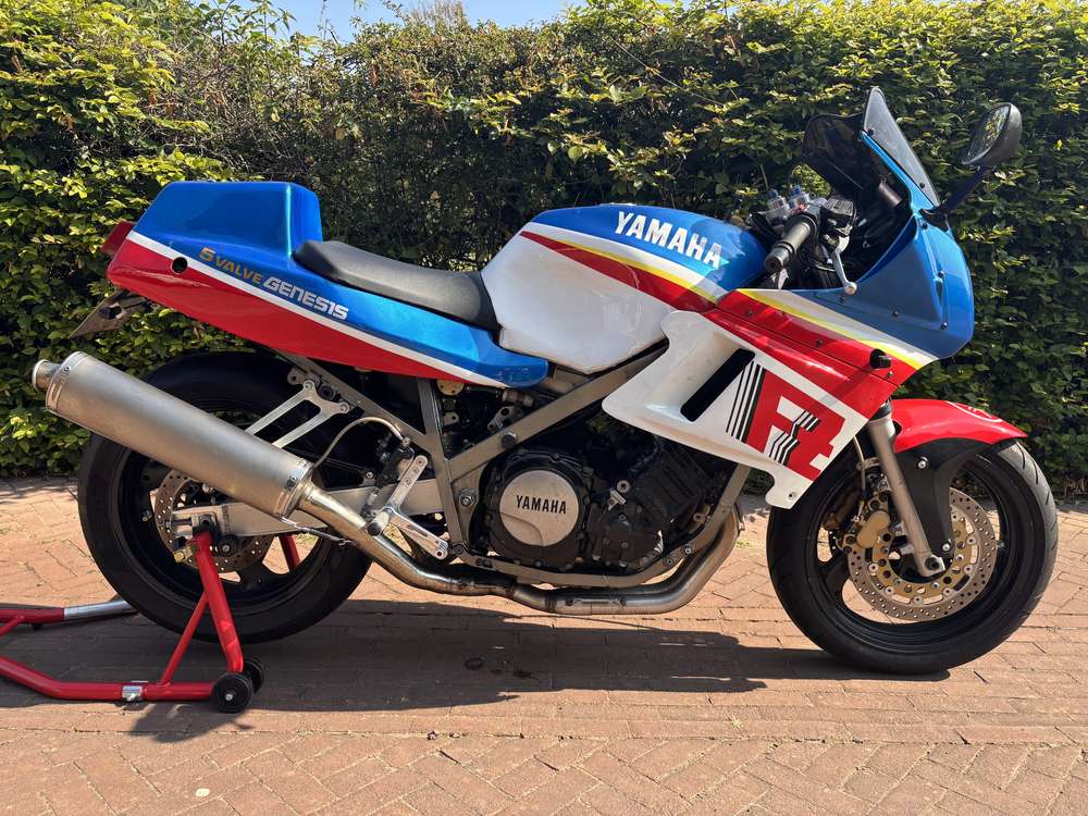 Yamaha FZ 750 Genesis