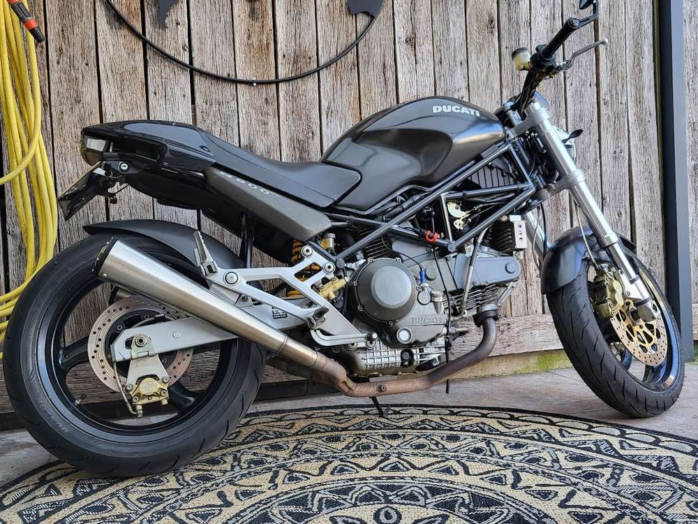 Ducati Monster 900