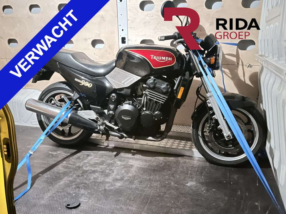 Triumph Trident 900