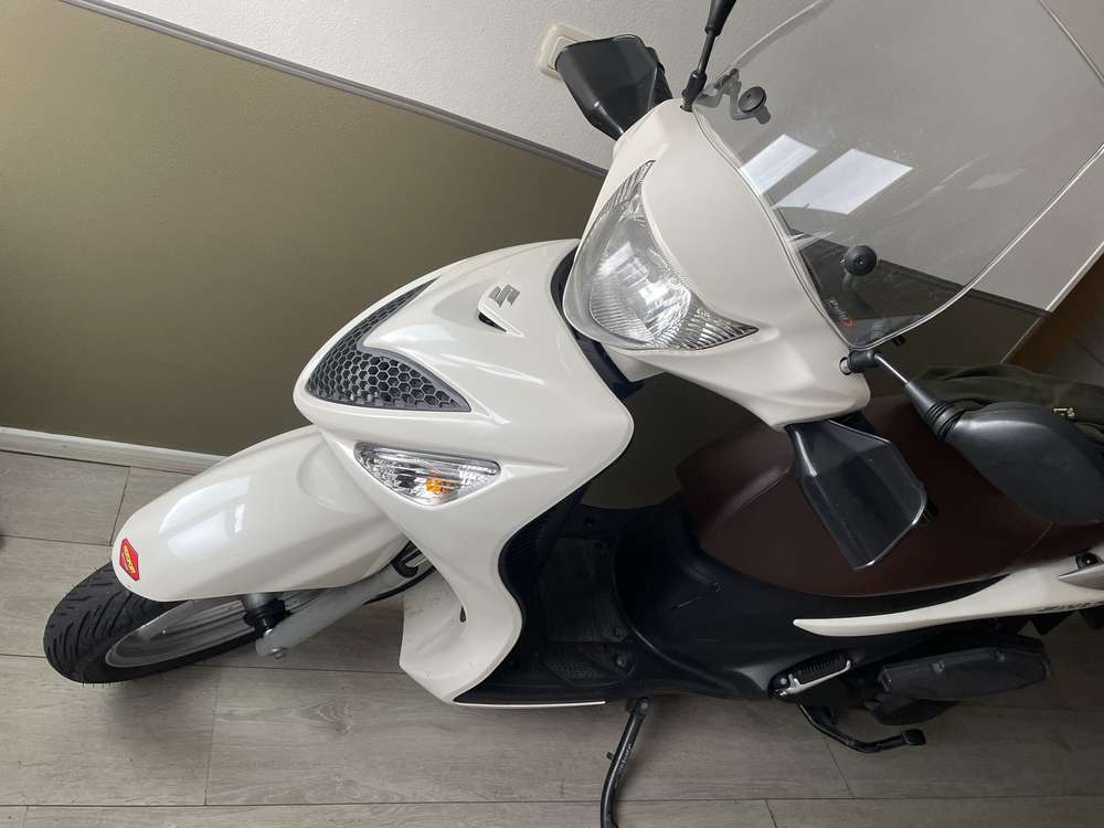 Suzuki UX 150