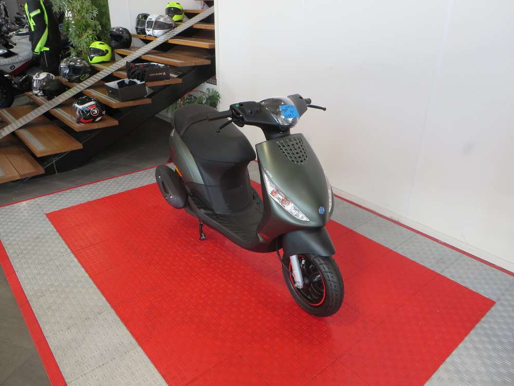 Piaggio Zip 25