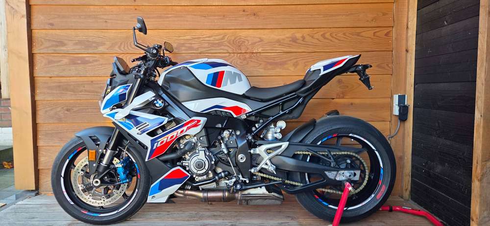 BMW M 1000 R