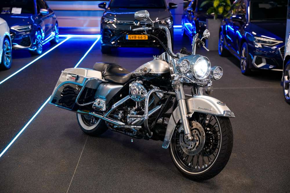 Harley-Davidson FLHRC/I Road King Classic