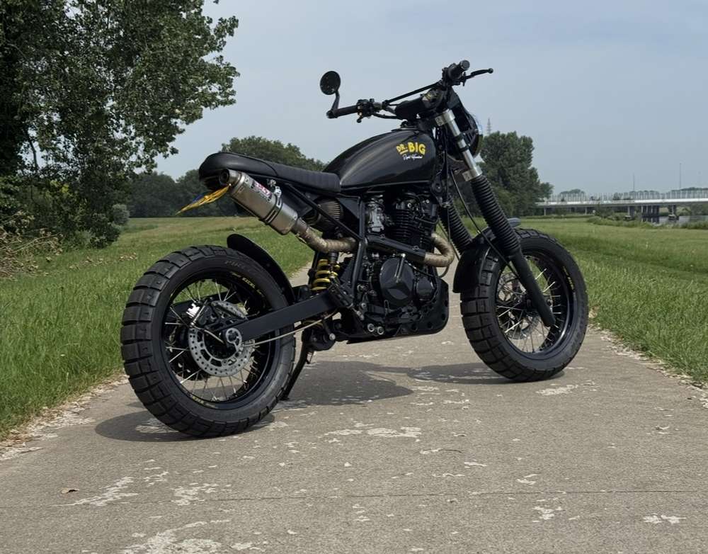 Suzuki DR 800S