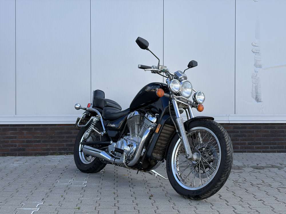 Suzuki VS 700GL Intruder