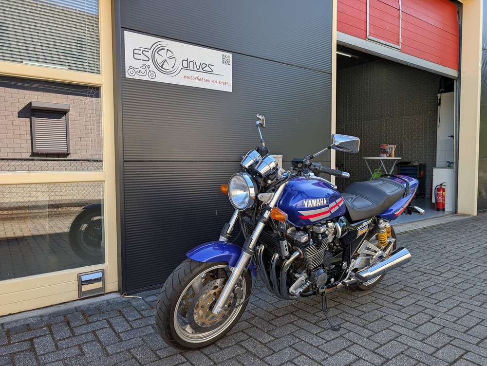 Yamaha XJR 1200