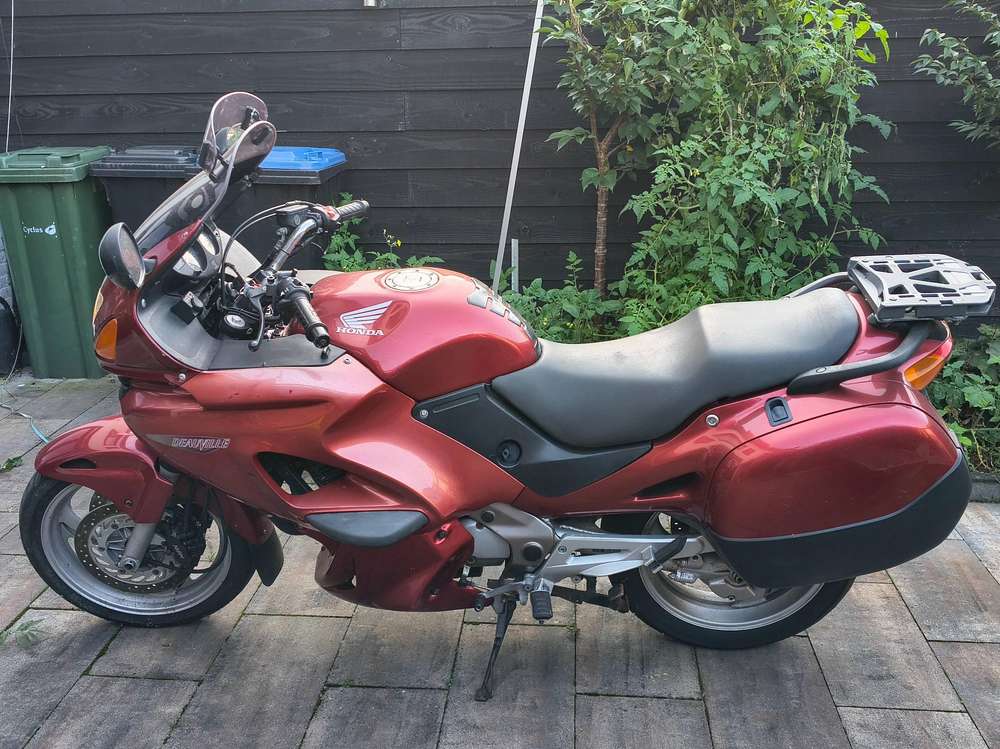 Honda NTV 650 Revere