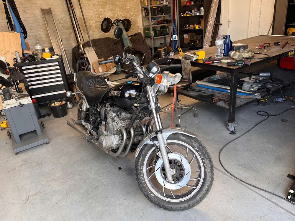 Yamaha XJ 750