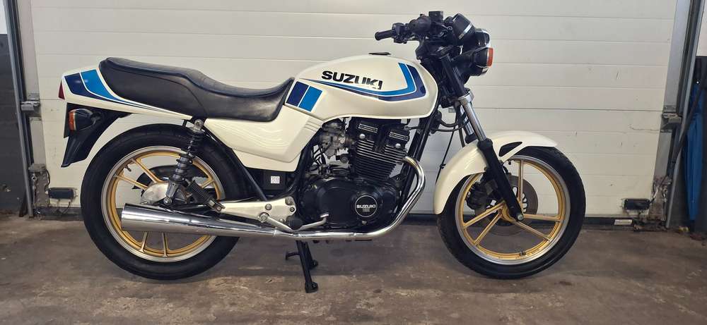 Suzuki GSF 400P