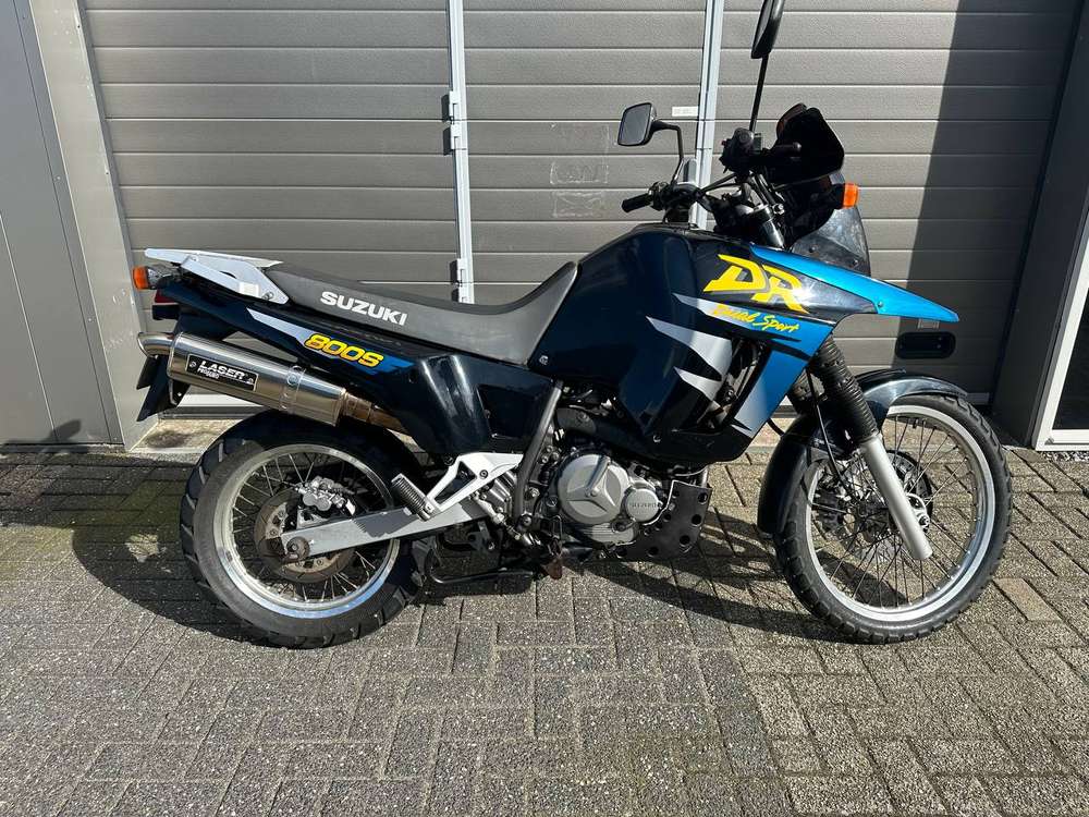 Suzuki DR 800S