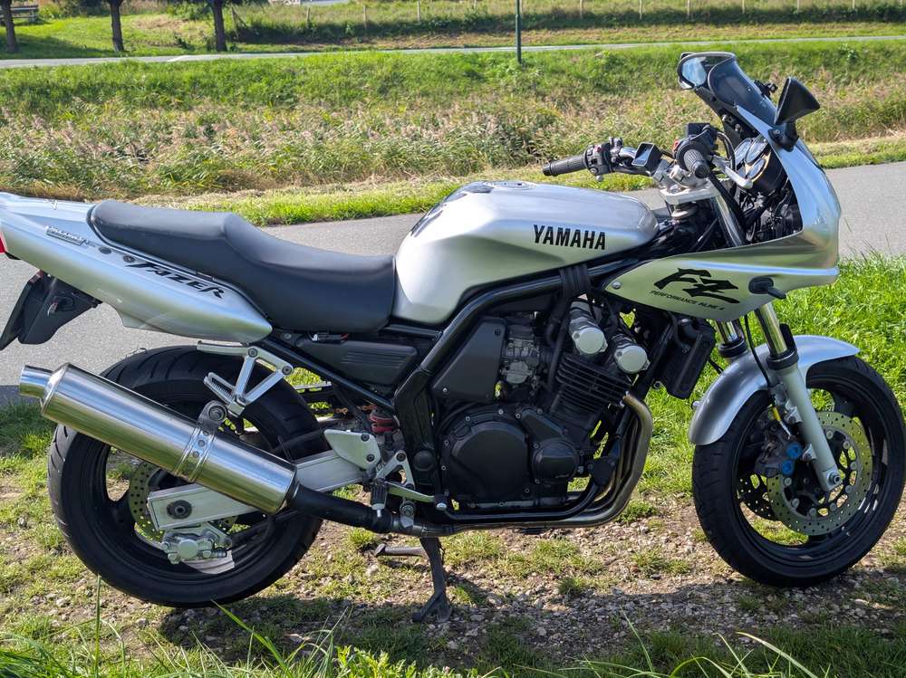 Yamaha FZR 400