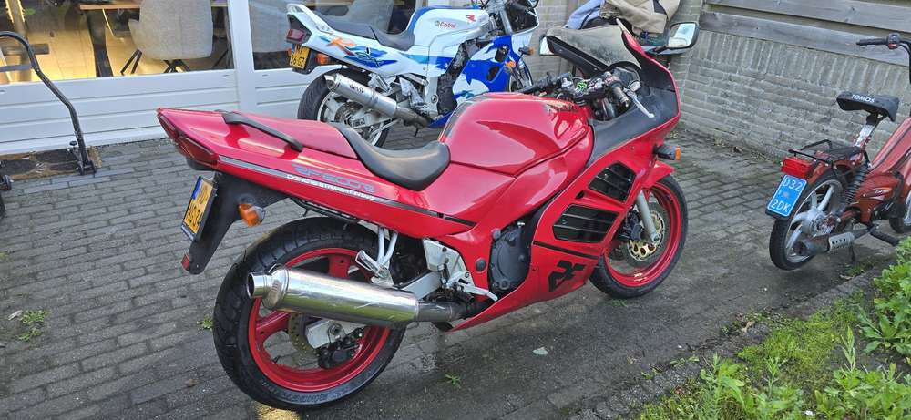 Suzuki RF 600 R