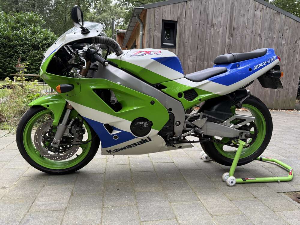 Kawasaki GPz 400R