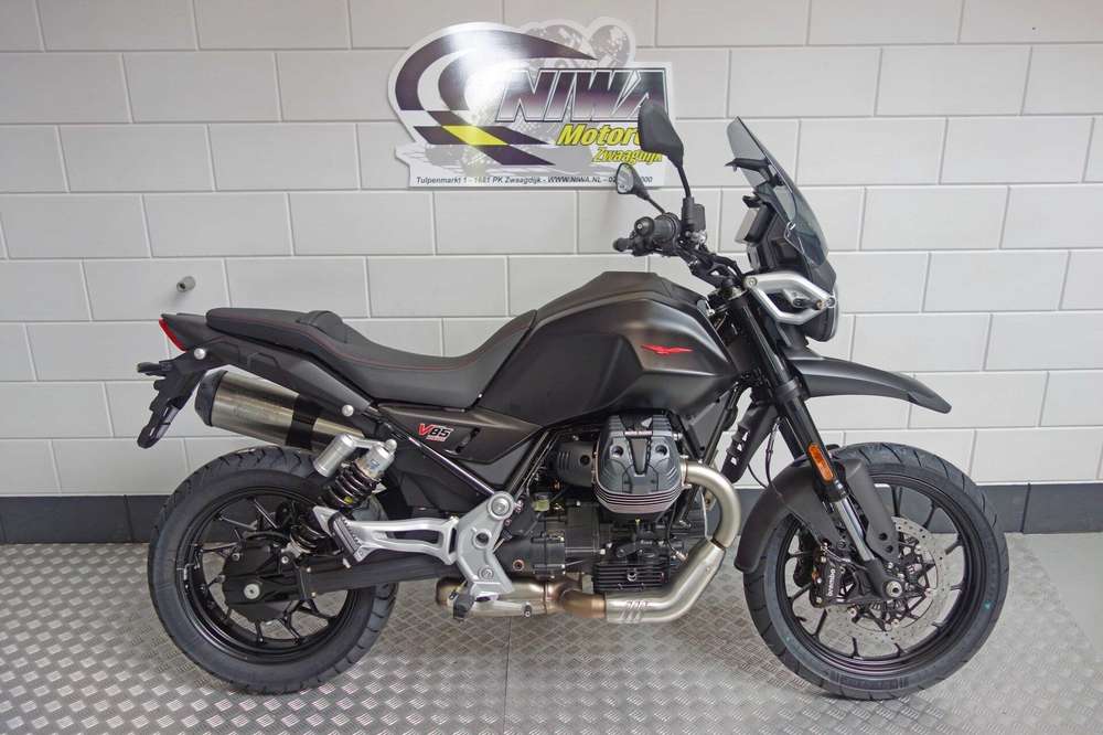 Moto Guzzi V85 TT Strada