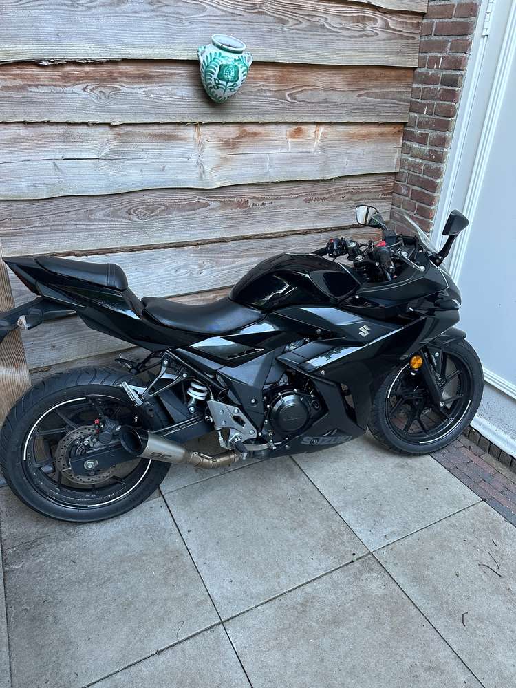 Suzuki GSX 250R