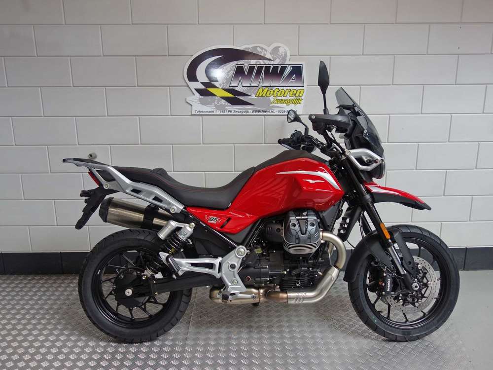 Moto Guzzi V85 TT Strada